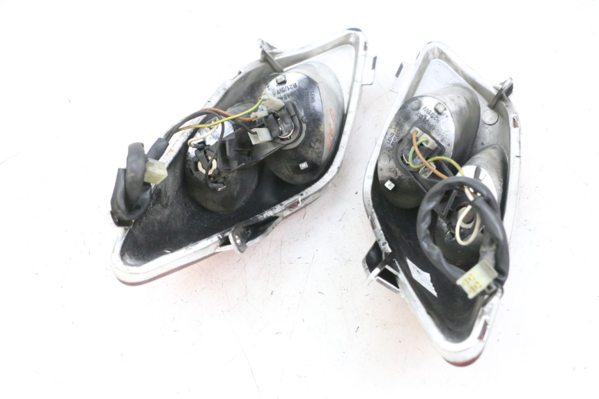 photo de REAR LIGHT YAMAHA XMAX X-MAX 125 (2006 - 2009) - Surface and material condition