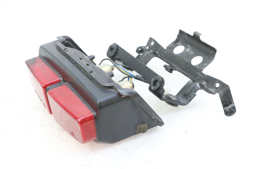 photo de TAIL LIGHT YAMAHA FZS FAZER 600 (2001 - 2003) - Technical close-up