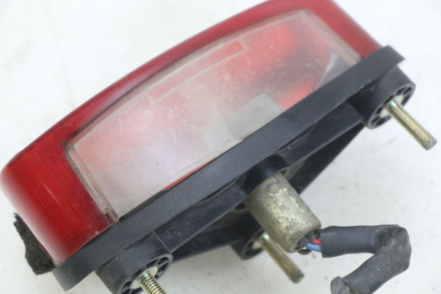photo de REAR LIGHT YAMAHA YZF R THUNDERCAT 600 (1996 - 2003) - Fixing points details