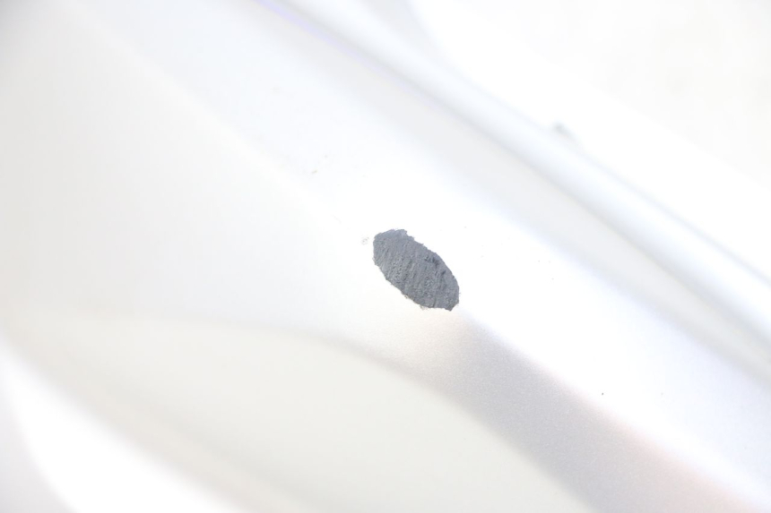 photo de RIGHT REAR SIDE PANEL YAMAHA AEROX 2T 50 (2013 - 2017) - Surface and material condition