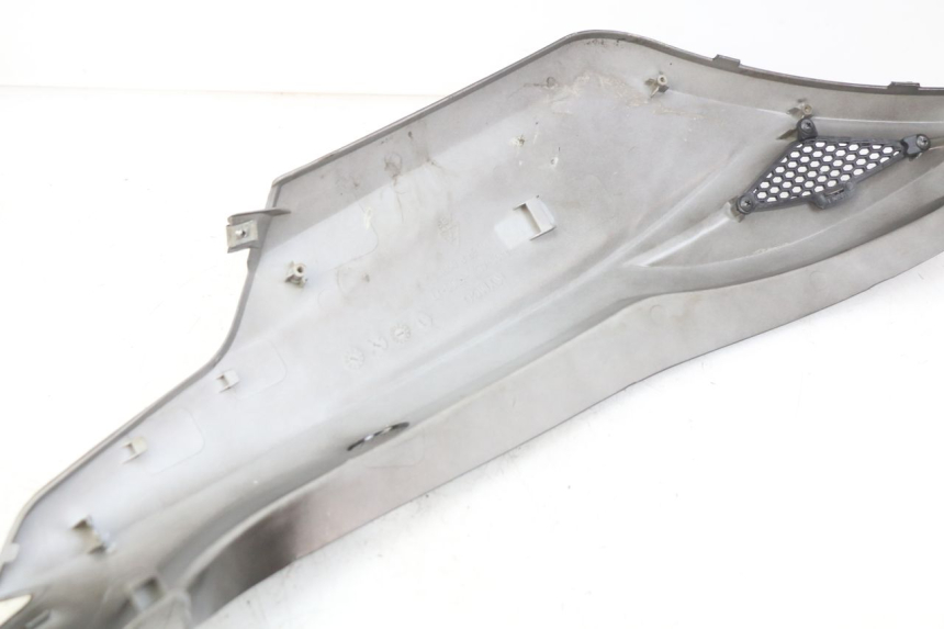 photo de RIGHT REAR SIDE PANEL KYMCO AGILITY 16+ 4T 50 (2018 - 2023) - Distinctive features