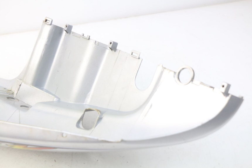 photo de RIGHT REAR SIDE PANEL KYMCO AGILITY 4T 50 (2005 - 2018) - Zoom on usage condition