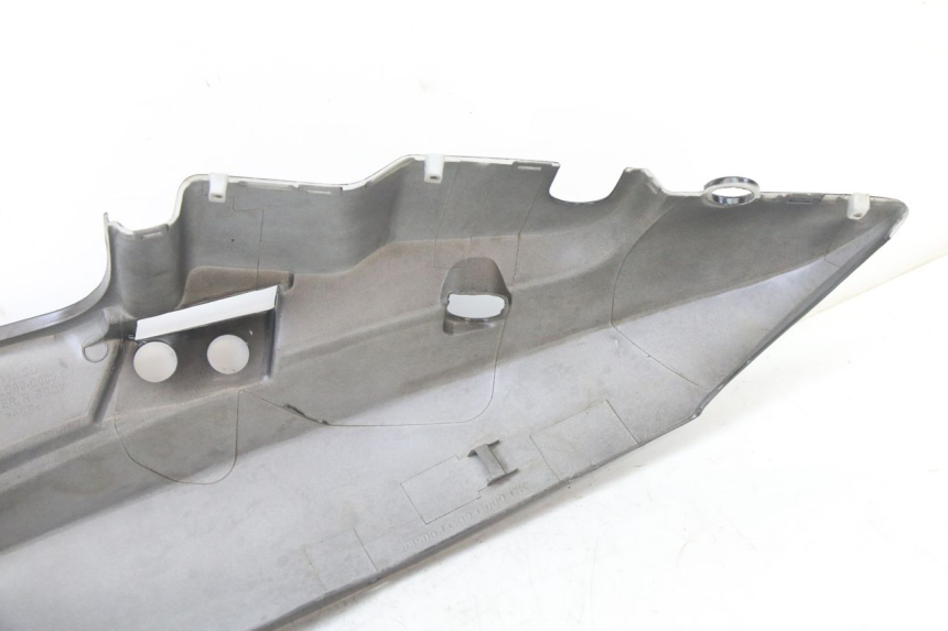 photo de RIGHT REAR SIDE PANEL KYMCO AGILITY 4T 50 (2005 - 2018) - Surface and material condition