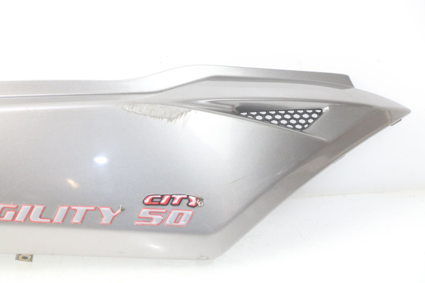 photo de REAR RIGHT PANEL KYMCO AGILITY CITY 4T 50 (2008 - 2016) - Surface and material condition