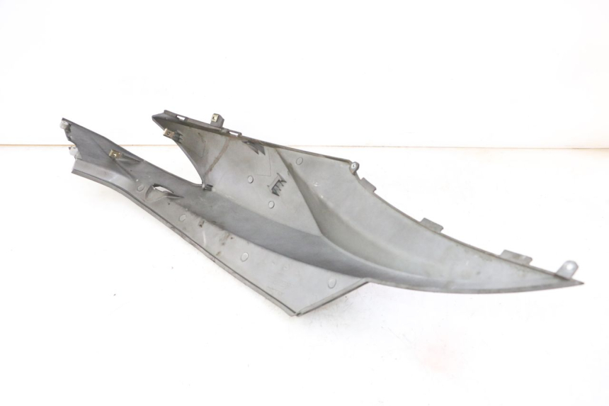 photo de REAR RIGHT PANEL KYMCO AGILITY NAKED RENOUVO 2T 50 (2011 - 2018) - Zoom on usage condition