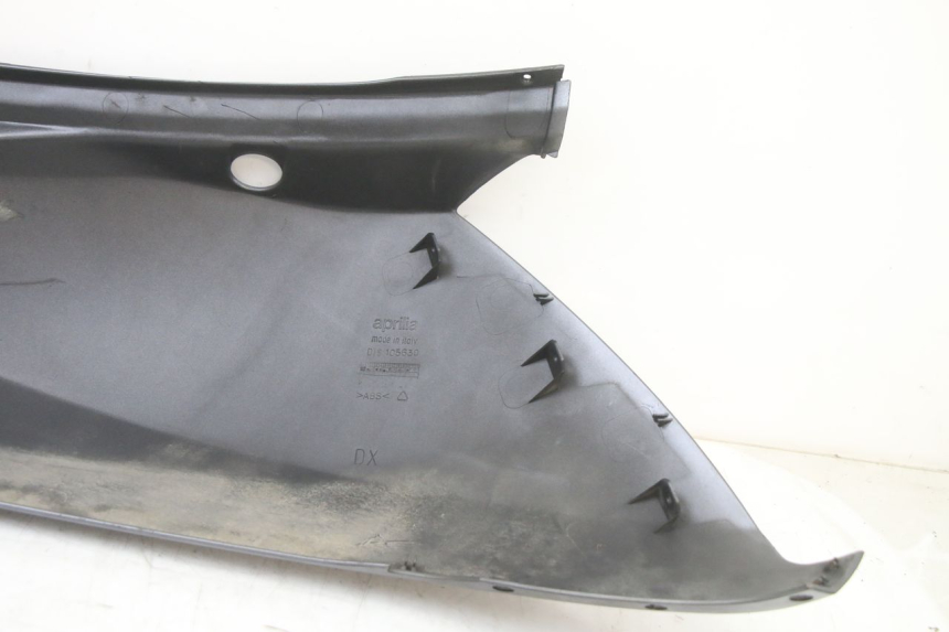 photo de REAR RIGHT PANEL APRILIA ATLANTIC 125 (2003 - 2009) - Surface and material condition