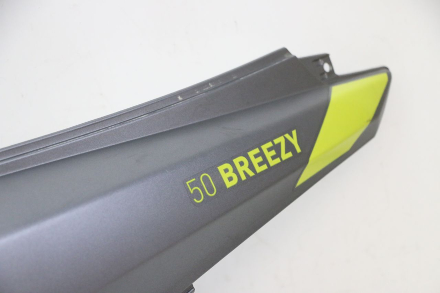 photo de REAR RIGHT PANEL MOTRON BREEZY 4T 50 (2021 - 2025) - Distinctive features