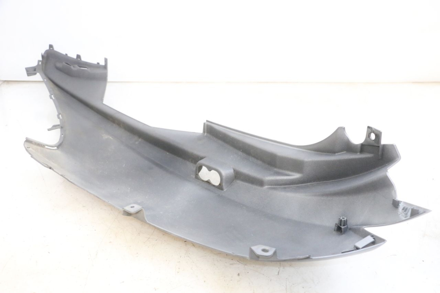 photo de REAR RIGHT PANEL SUZUKI BURGMAN 650 (2013 - 2020) - Technical close-up