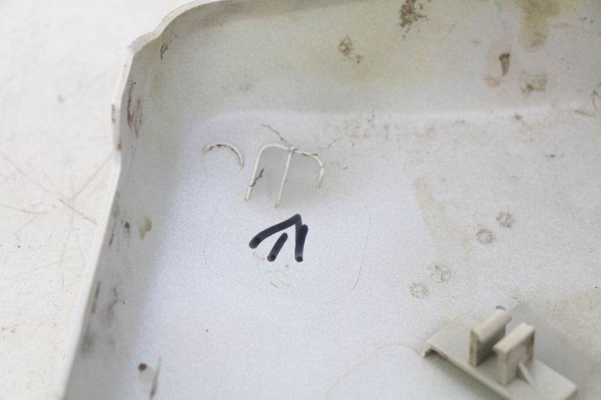 photo de RIGHT REAR SIDE PANEL YAMAHA BW'S BWS 125 (2010 - 2013) - Component detail