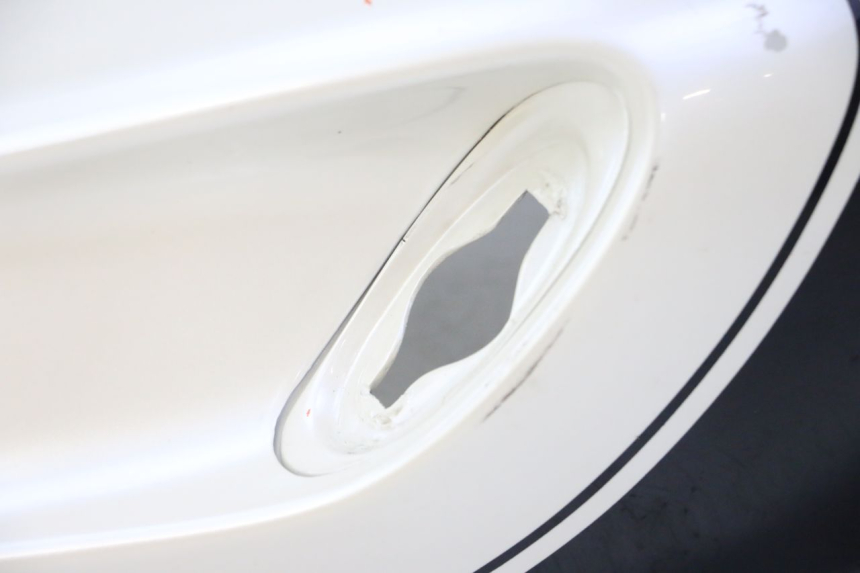 photo de RIGHT REAR SIDE PANEL HONDA CBR RR FIREBLADE 900 (1992 - 1994) - High-resolution close-up