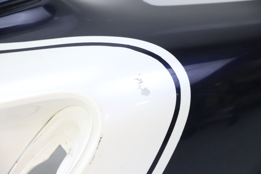 photo de RIGHT REAR SIDE PANEL HONDA CBR RR FIREBLADE 900 (1992 - 1994) - Focus on structure