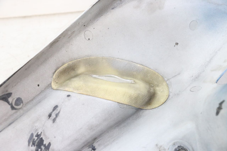 photo de RIGHT REAR SIDE PANEL HONDA CBR RR FIREBLADE 900 (1992 - 1994) - Surface and material condition