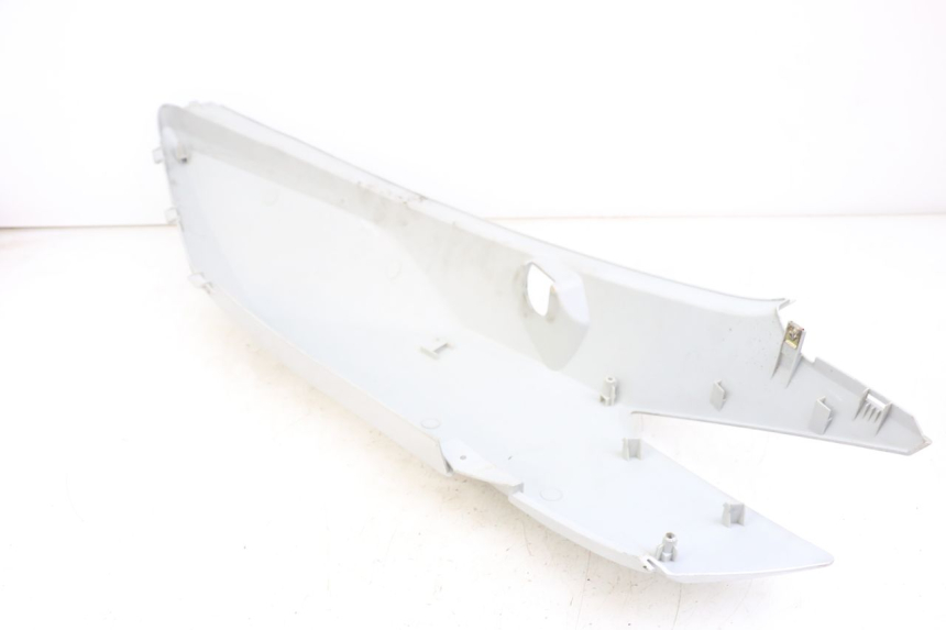 photo de RIGHT REAR SIDE PANEL KYMCO DINK STREET 125 (2009 - 2014) - Zoom on usage condition