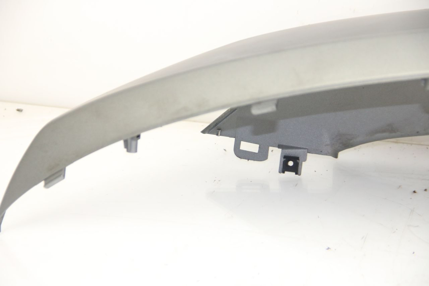 photo de RIGHT REAR SIDE PANEL KYMCO DOWNTOWN ABS 125 (2015 - 2017) - Distinctive features