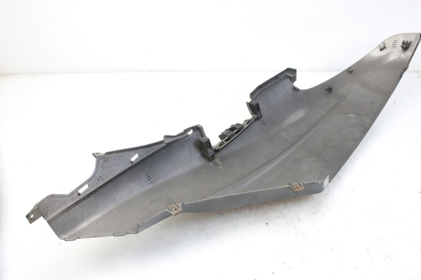photo de RIGHT REAR SIDE PANEL HONDA FES S-WING SWING ABS 125 (2007 - 2015) - Technical close-up