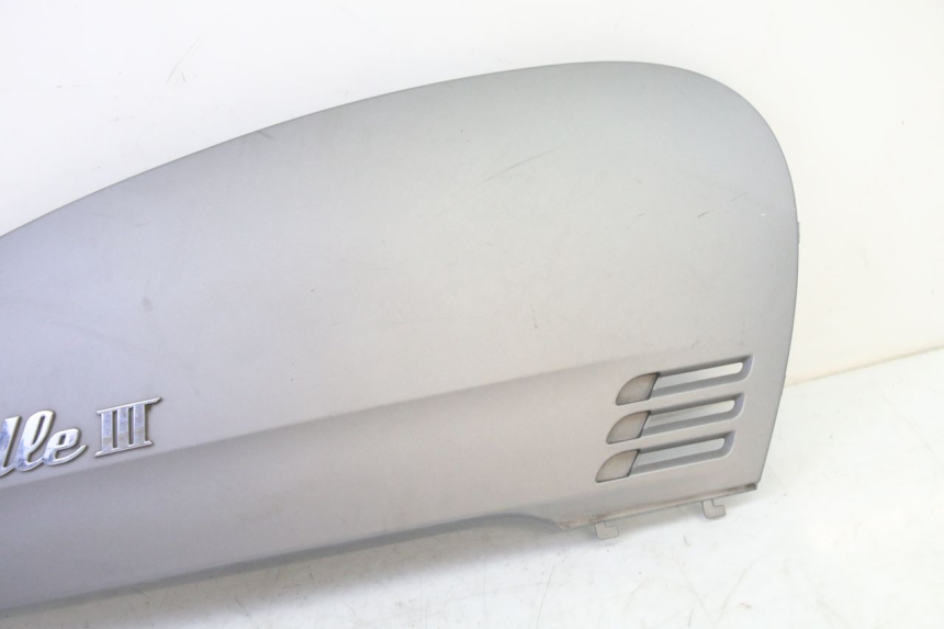 photo de RIGHT REAR SIDE PANEL SYM FIDDLE 3 III 125 (2014 - 2020) - Zoom on usage condition