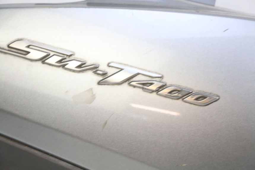 photo de RIGHT REAR SIDE PANEL HONDA FJS SILVERWING SILVER WING 400 (2009 - 2016) - High-resolution close-up