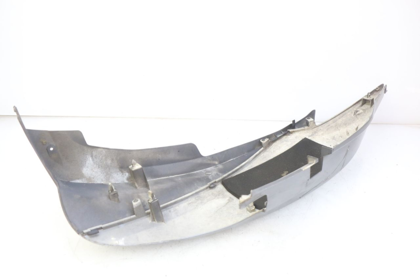 photo de RIGHT REAR SIDE PANEL HONDA FJS SILVERWING SILVER WING 400 (2009 - 2016) - Zoom on usage condition