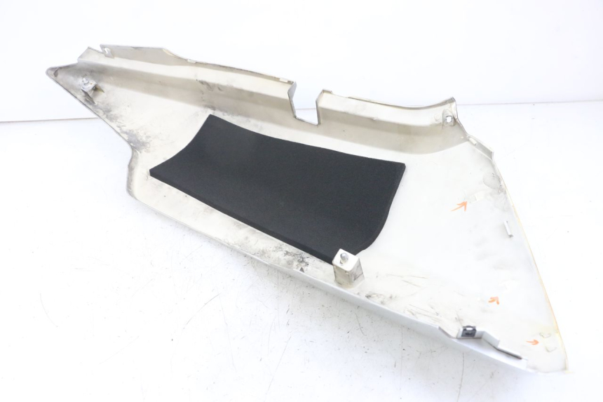 photo de REAR RIGHT PANEL HONDA FJS SILVERWING SILVER WING 600 (2001 - 2010) - Fixing points details