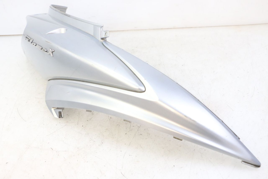 photo de REAR RIGHT PANEL MBK FLAME X 125 (2007 - 2016) - Zoom on usage condition