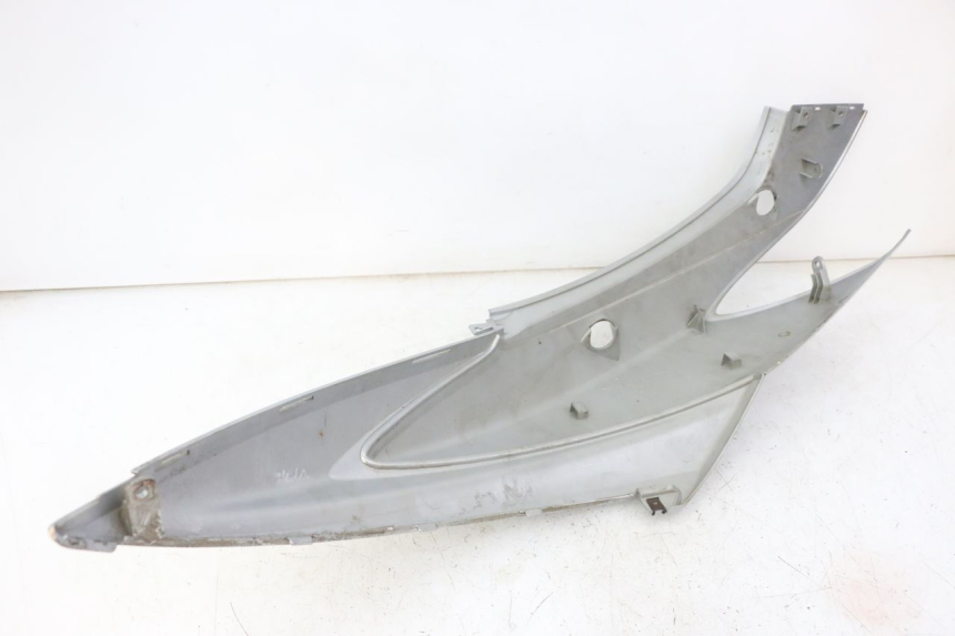 photo de REAR RIGHT PANEL MBK FLAME X 125 (2007 - 2016) - Fixing points details