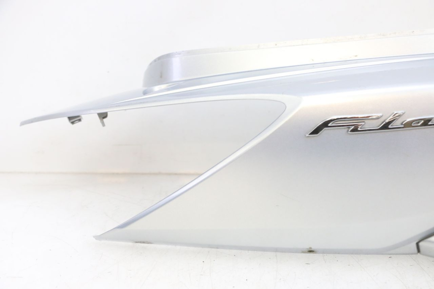 photo de REAR RIGHT PANEL MBK FLAME X 125 (2007 - 2016) - Detailed visual inspection