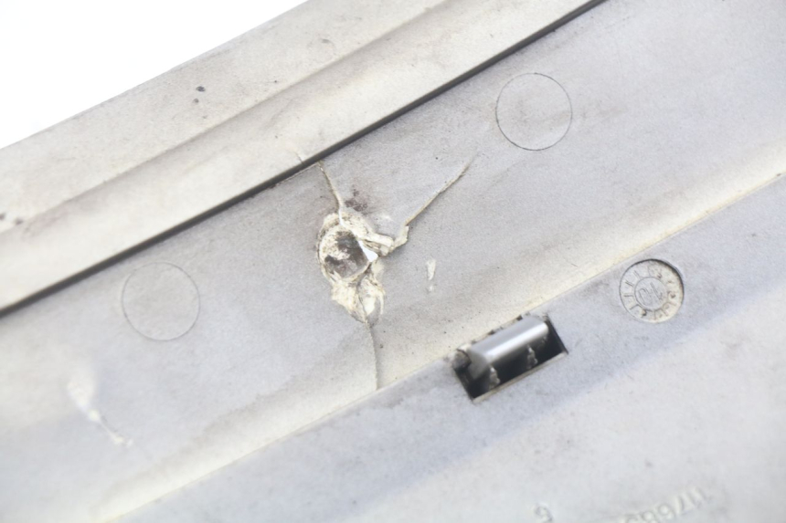 photo de RIGHT REAR SIDE PANEL PEUGEOT GEOPOLIS 400 (2007 - 2013) - Zoom on usage condition