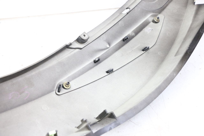 photo de REAR RIGHT PANEL PEUGEOT GEOPOLIS RS 125 (2007 - 2009) - Fixing points details