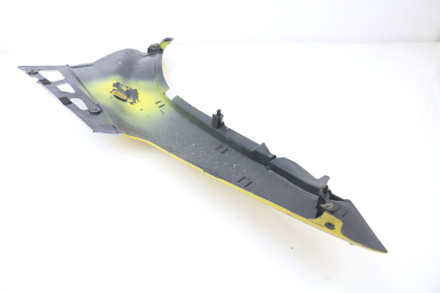 photo de REAR RIGHT PANEL SUZUKI GSXF GSX F 600 (1988 - 1997) - Technical close-up