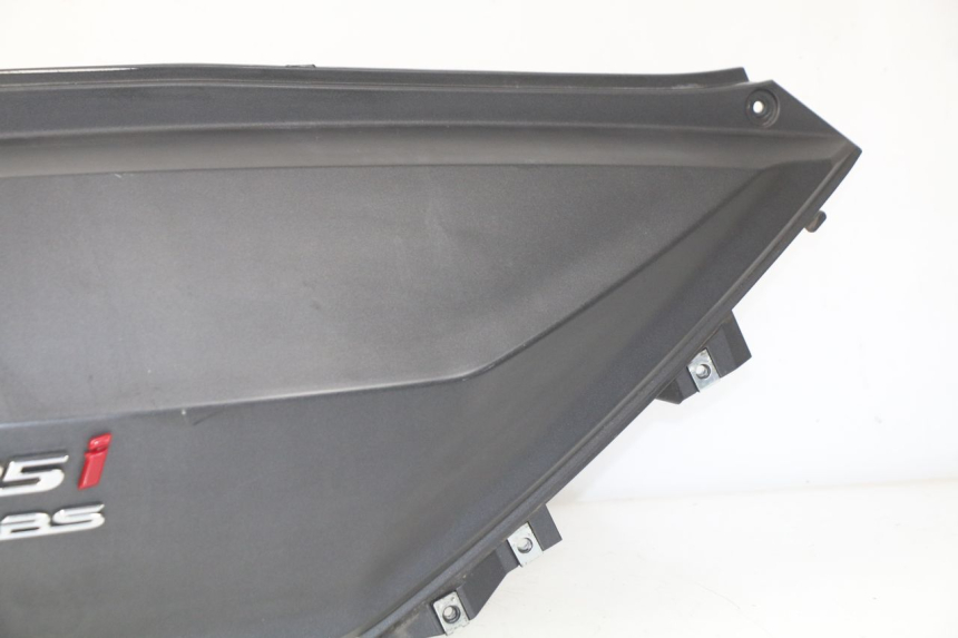 photo de REAR RIGHT PANEL SYM GTS EFI ABS 125 (2012 - 2016) - Distinctive features
