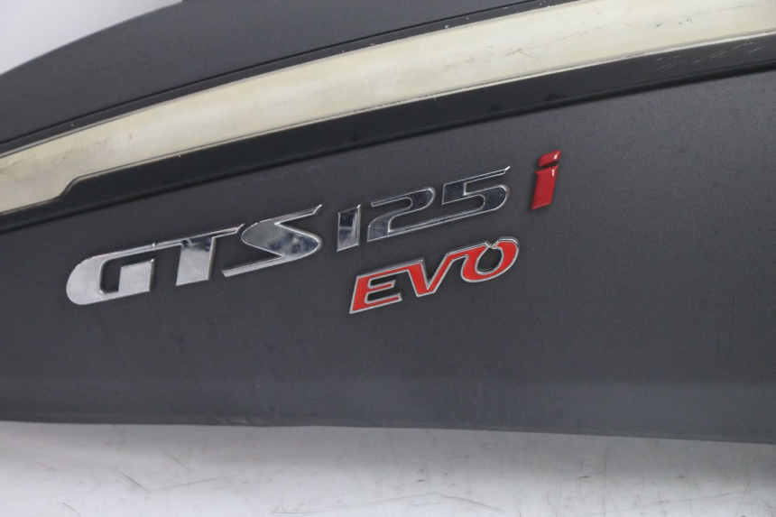 photo de REAR RIGHT PANEL SYM GTS EVO 125 (2009 - 2013) - Zoom on usage condition