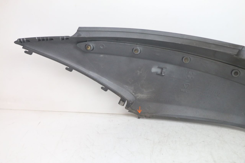 photo de REAR RIGHT PANEL SYM GTS EVO 125 (2009 - 2013) - Fixing points details