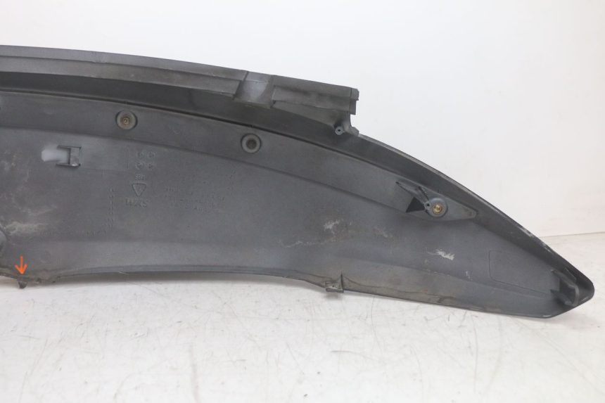 photo de REAR RIGHT PANEL SYM GTS EVO 125 (2009 - 2013) - Surface and material condition