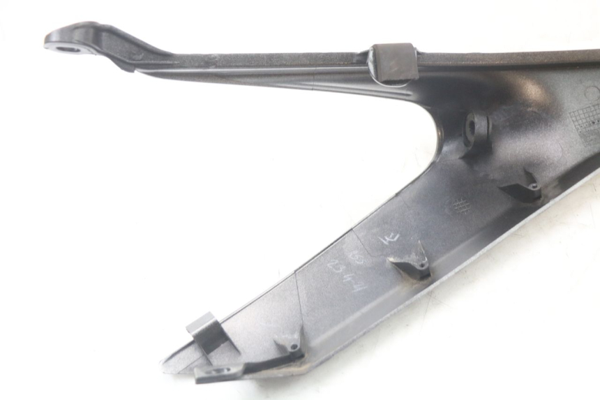 photo de REAR RIGHT PANEL HUSQVARNA SVARTPILEN 401 (2018 - 2023) - Fixing points details