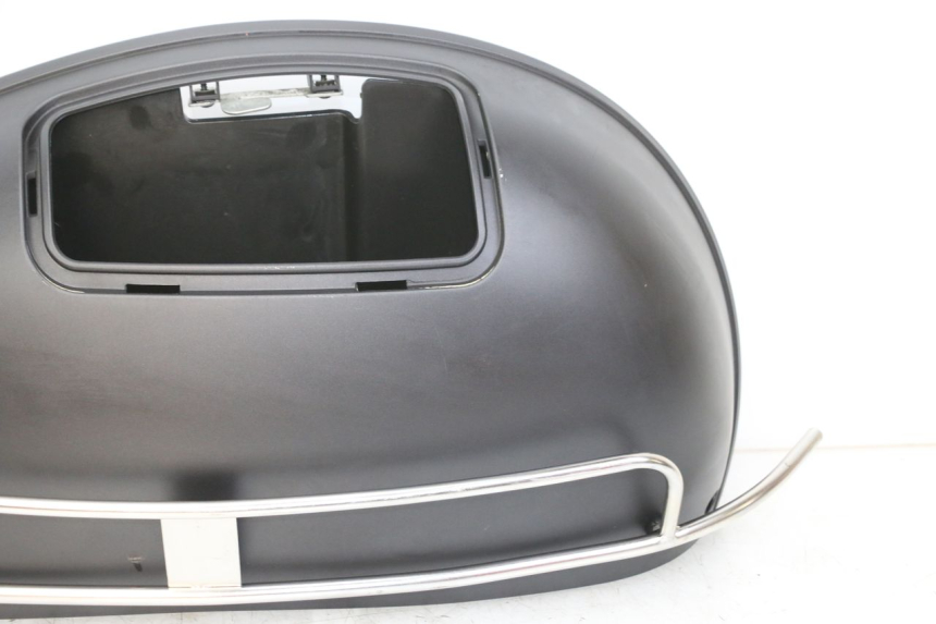 photo de REAR RIGHT PANEL JM MOTORS VX 125 (2022 - 2025) - Fixing points details