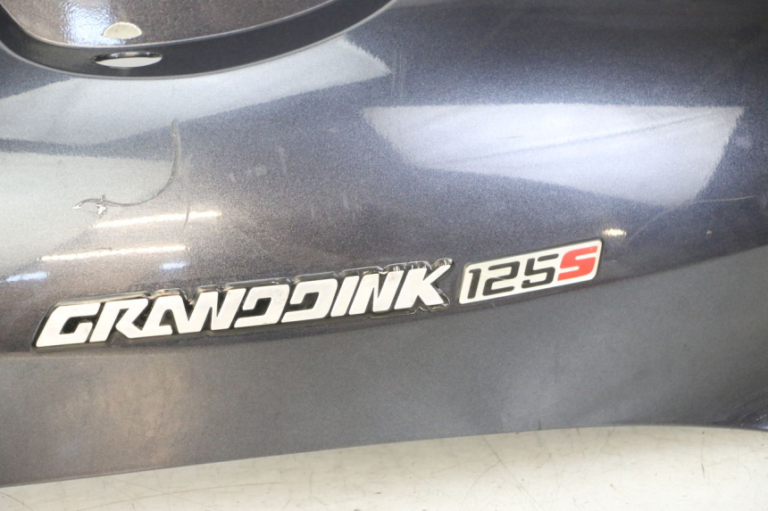 photo de REAR RIGHT PANEL KYMCO GRAND DINK 125 (2008 - 2014) - Distinctive features