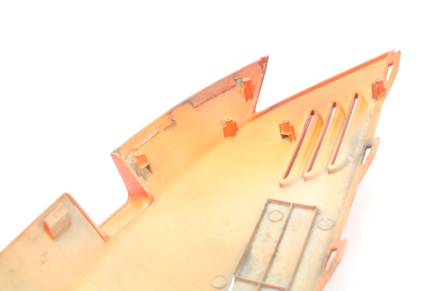 photo de RIGHT REAR SIDE PANEL KYMCO LIKE 125 (2009 - 2016) - Zoom on usage condition