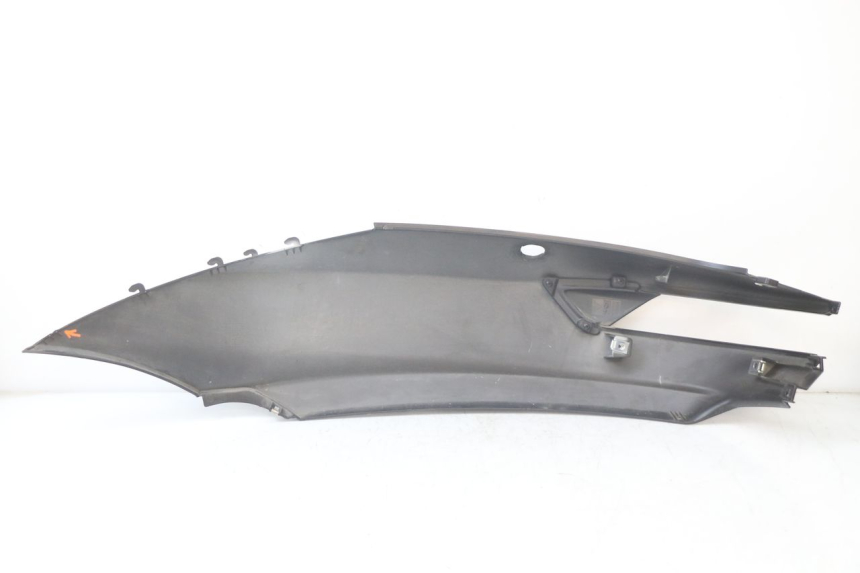 photo de REAR RIGHT PANEL PIAGGIO MP3 HPE 350 (2018 - 2020) - Fixing points details