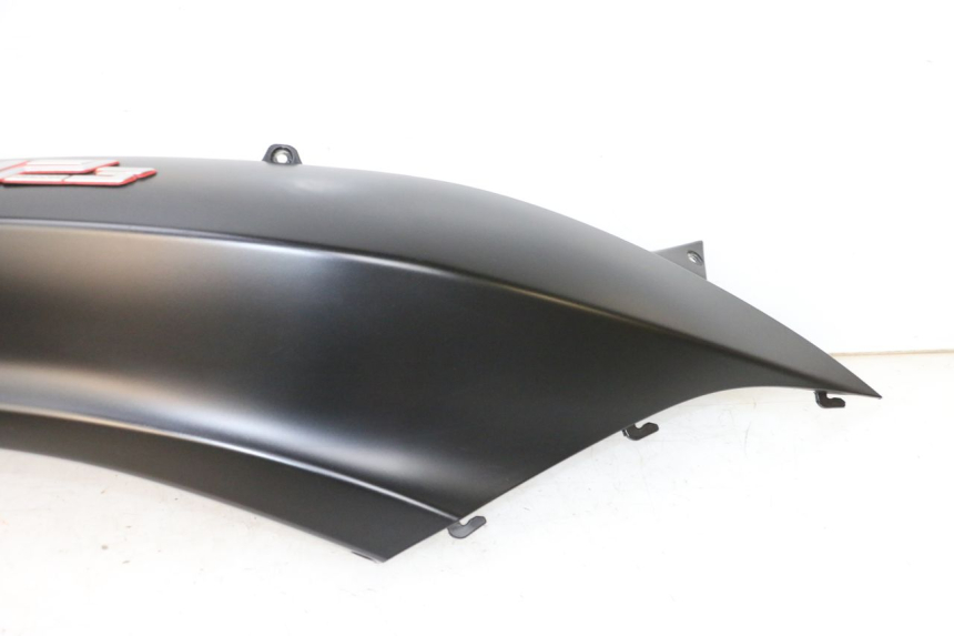 photo de REAR RIGHT PANEL PIAGGIO MP3 HPE 300 (2019 - 2026) - Distinctive features
