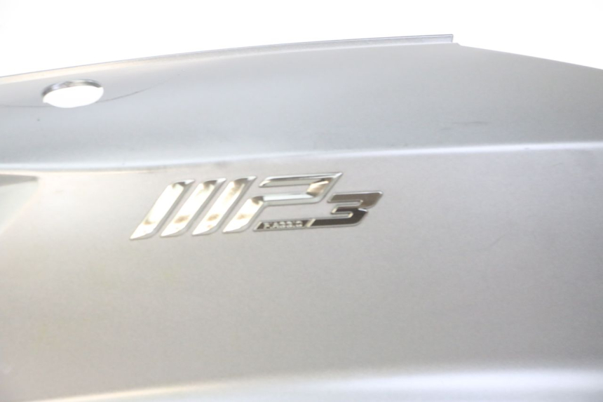 photo de RIGHT REAR SIDE PANEL PIAGGIO MP3 500 (2014 - 2017) - High-resolution close-up