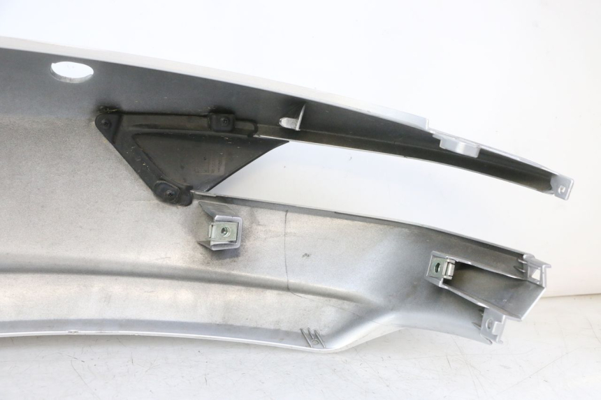 photo de RIGHT REAR SIDE PANEL PIAGGIO MP3 500 (2014 - 2017) - Zoom on usage condition