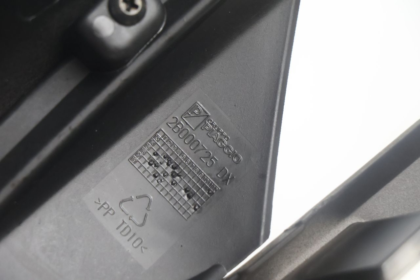 photo de REAR RIGHT PANEL PIAGGIO MP3 500 (2016 - 2018) - High-resolution close-up