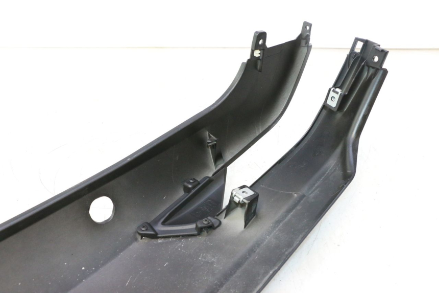 photo de REAR RIGHT PANEL PIAGGIO MP3 500 (2016 - 2018) - Detailed visual inspection