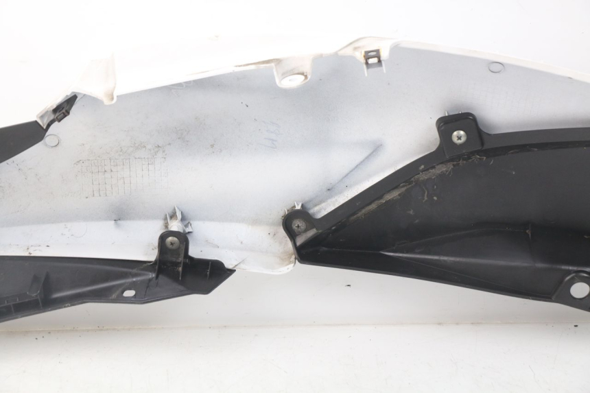 photo de REAR RIGHT PANEL MBK MW TRYPTIK 125 (2017 - 2022) - Fixing points details