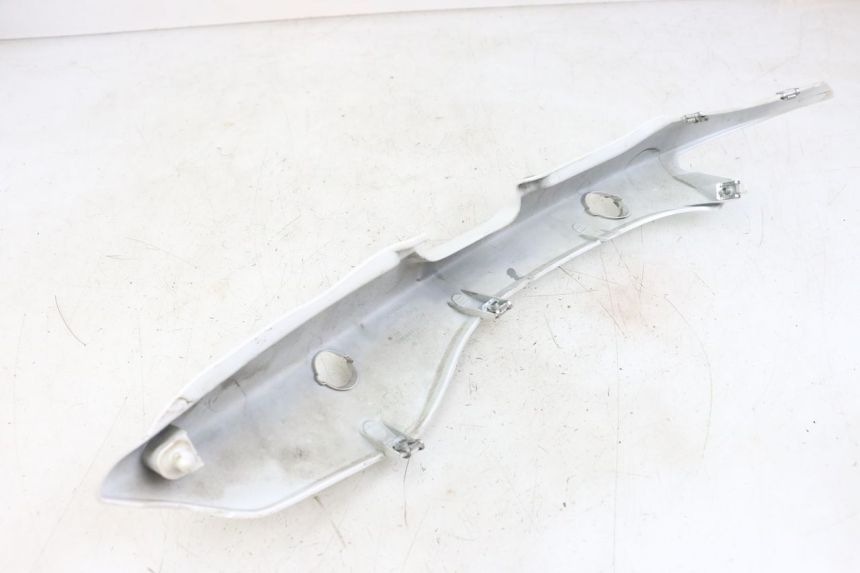 photo de REAR RIGHT PANEL MOTO GUZZI NORGE 8V GT 1200 (2011 - 2016) - Alternative perspective