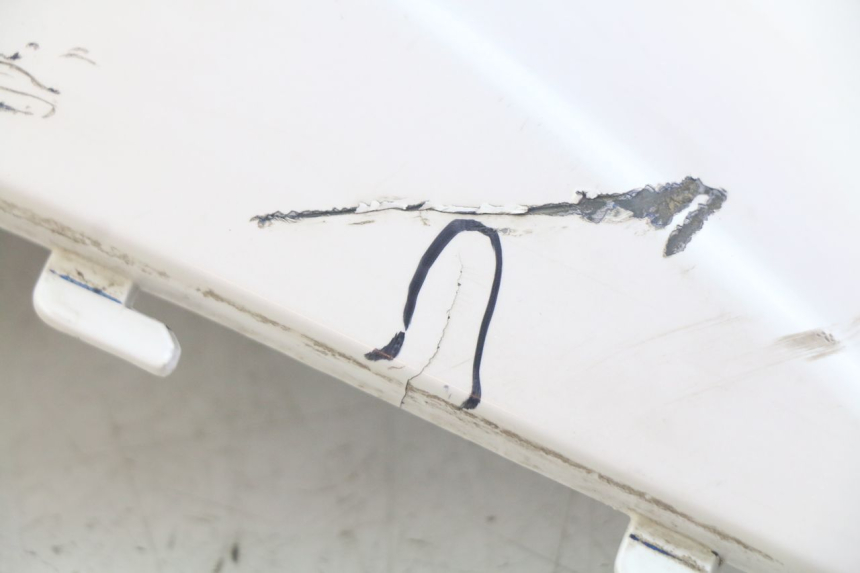 photo de RIGHT REAR SIDE PANEL SYM ORBIT 2 4T 50 (2018 - 2022) - Markings and original references