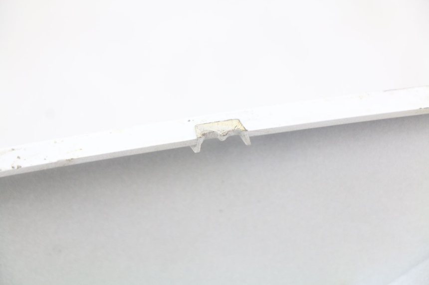 photo de RIGHT REAR SIDE PANEL SYM ORBIT III 3 4T 50 (2018 - 2021) - Zoom on usage condition