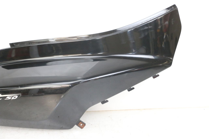 photo de REAR RIGHT PANEL SYM ORBIT 50 (2008 - 2010) - Surface and material condition