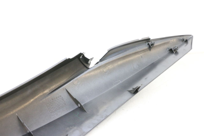 photo de REAR RIGHT PANEL HONDA PCX (JF28) 125 (2009 - 2011) - Fixing points details