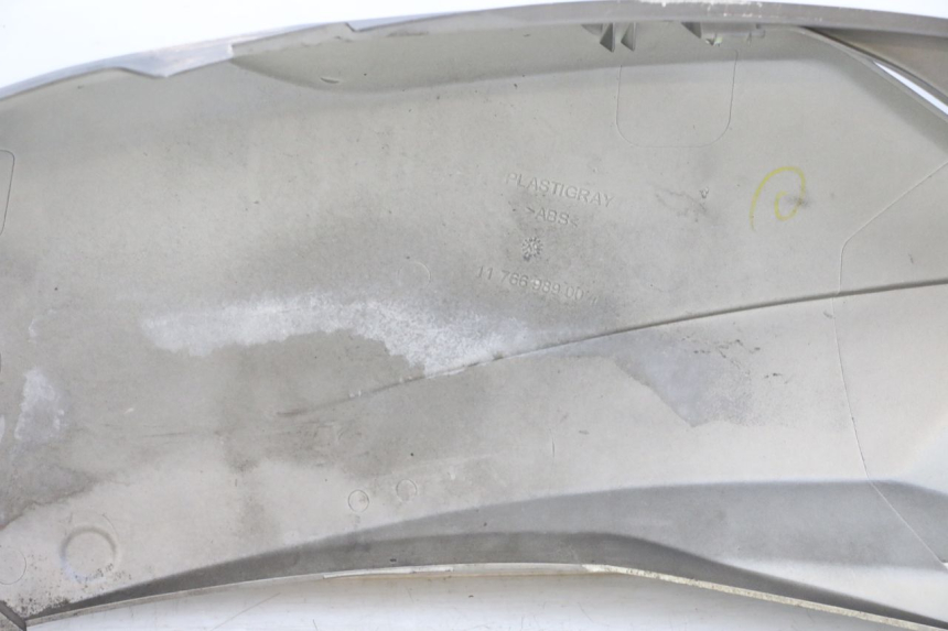 photo de RIGHT REAR SIDE PANEL PEUGEOT SATELIS 125 (2010 - 2012) - Technical close-up